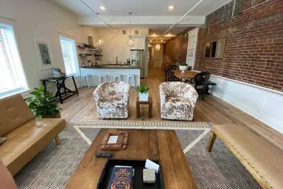 Image de The Churchill@The 713! Large stylish suite on the Bourbon Trail, sleeps 12!
