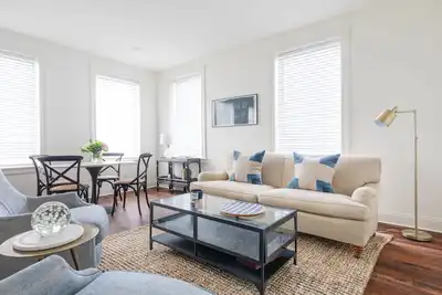 Image de Historic Downtown flat with amazing River views! Hosted by Stay@713