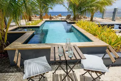 Image de Private Oceanfront luxurious city villa with pool