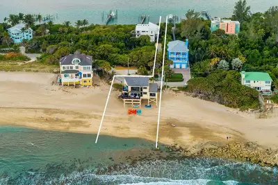 Image de Bathtub Beach Retreat: 8br\/4ba Ocean-to-River Beach House w\/Elevator. Discounts!