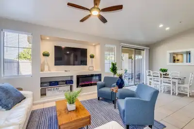 Image de 4 homes next to each other in Golf Course Gated Community for Large Groups! !
