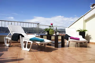 Image de Apt Paulina w Large Sun Terrace, Free Parking 3 min walk to beach & amenities.