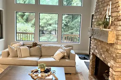 Image de Designer Cottage +Guesthouse on large private estate in Grand Beach with Hot Tub