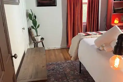 Image de Nob Hill’s Casa Flamingo: King & Queen beds, Safe, Prime Location, Large Yard.