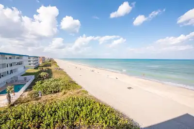 Image de Ocean front corner unit with quiet beach