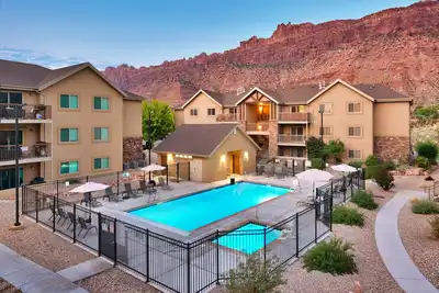 5d New Moab RedCliff Condo, Pool & Hot Tub