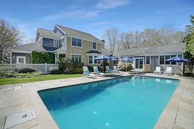 Relaxing home with pool, centrally located in beautiful community