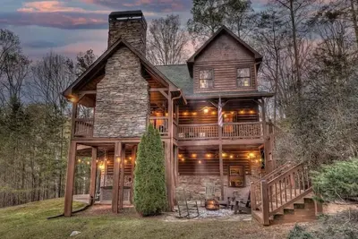 Image de Wolf Mountain Hideaway- Pet Friendly | Spacious Outdoor Area | Hot Tub