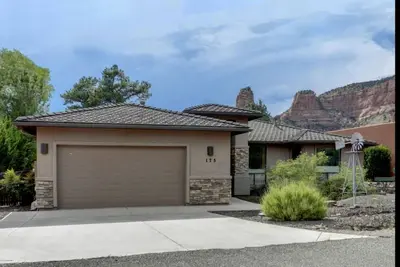 Image de Large Sedona single family home with red rock views, walk to Bell Rock