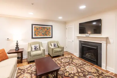 Image de Marvelous Patrick Henry Square, 1 Bedroom Suite Sleeps Six