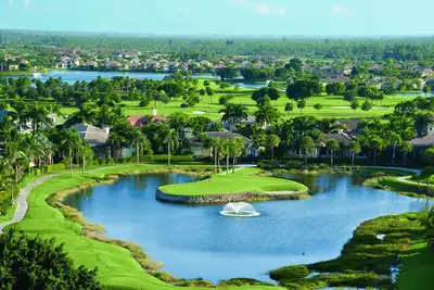 Image de Contemporary Home on a Golf Course with Private Pool
