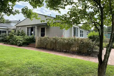 Image de Historic Home Located in Downtown Barbourville Complete with Modern Comforts