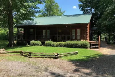 Image de Log Cottage on the Little Red River with hot tub.