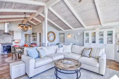 Image de 'Nostos' Beach House- 4 bds/sleeps 8, w/hot tub, steps from beach-no pets