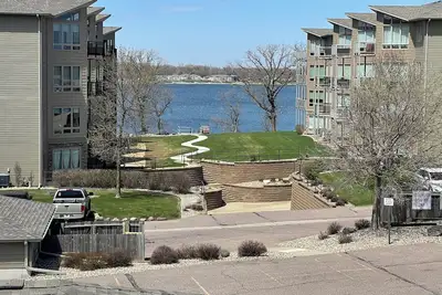Image de Beautiful 2 story cabin at Bridges Bay with lake view!
