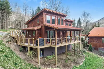 Image de Husky Hideaway - Mountain views, Pet-friendly, Wi-Fi, and King Bed.