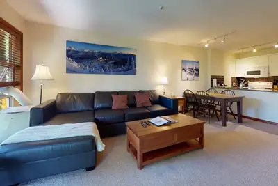 Image de Aspens # 562, Top Floor 1 ch, skis aux pieds, lumineux vue sur la piscine, Wifi gratuit