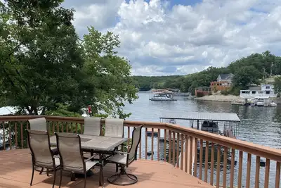 Image de Lakefront Getaway for 14 guests