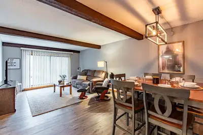 Rustic, Cozy 2 Bed/1 Bath, In-Unit Laundry, Parking + 6 blocks from Mayo!