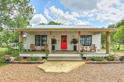Image de FarmHouze at Flophouze in Round Top
