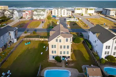 Image de 5195 - Captain's Choice 8-bed 8. 5-bath in Kill Devil Hills Nc, pet friendly, private pool, game room