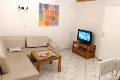 Image de Duplex Apartment in Historic City Center three bedrooms metro