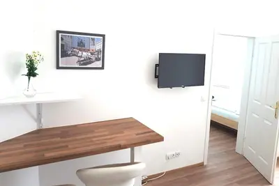 Image de Central Apartment close to inner ring metro airconditioned A32