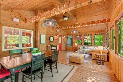 Image de Wooded Retreat in Michiana Shores