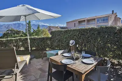 Mare, appart avec jardin et bbq, vue mer et montagne, plage et port à 2 pas