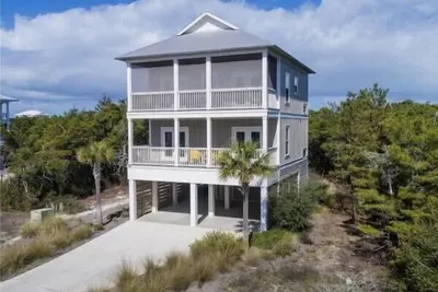Image de Gulf views, steps to pool, fire pit, pet friendly, beach gear included!
