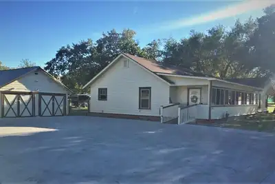 Image de South Fork Inn, Ranch Home, Sleeps 15, Down The Road From Silos, Huge Yard! !