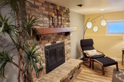 Image de Stunning Retreat & Mountain Views from Hot Tub! Five min to base of ski canyons!