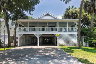 Image de Pet Friendly w/ Fenced Yard; Screened & Covered Porches; Easy Beach Access