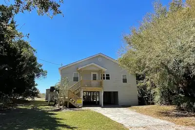Image de Classic on the St. Helena Sound;Sunset Views;Private Beachfront Gazebo;Screened Porch;CableTV/Wifi