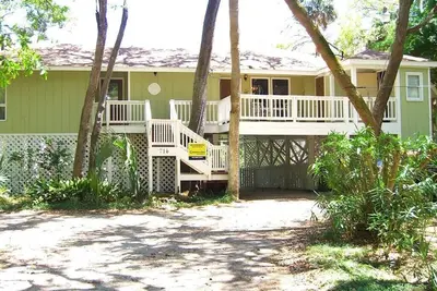 Image de Beachwalk Cottage w/ Lagoon Views; Glass Porch; Sun Decks; Easy Beach Access; Cabel Tv/WiFi