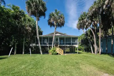 Image de Classic Beachwalk Home w/ Huge Screened Porch; Easy Beach Access; Cable Tv/WiFi
