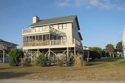 Image de Second Row Classic w/ Beach & Ocean Views from Screened Porch & 2 Sun Decks; Cable Tv/WiFi