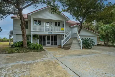 Image de Oceanfront on the St. Helena Sound; Expansive Beach & Ocean Views; Screened Porch; Cable Tv/WiFi