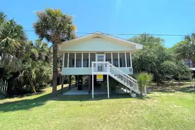 Image de Pet Friendly Cottage w/ Screened Porch & Easy Beach Access: WiFi Access