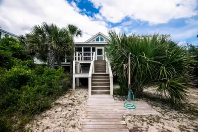 Image de Oceanfront on the St. Helena Sound; Expansive Beach & Ocean Views; Screened Porch; Cable Tv/WiFi