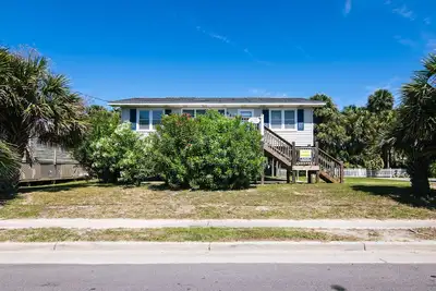 Image de Second Row Classic w/ Beach & Ocean Views from Sun Deck;Cable Tv/WiFi;Minutes to Restaurants