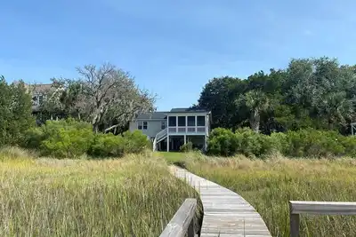 Image de Stunning Sunsets;Private Dock; Expansive Marsh & Creek Views; Minutes to Beach Access; WiFi