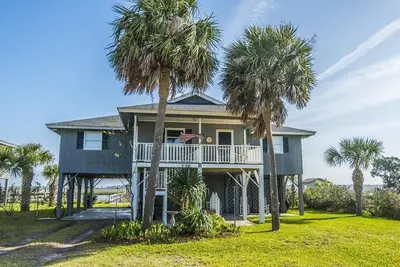 Image de Private Pool; Private Deep Water Dock; Minutes to Beach Access; Expansive Creek/Marsh Views