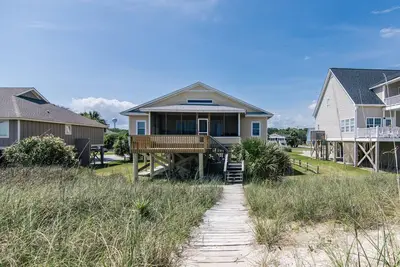 Image de Oceanfront Classic w/ Screened Porch & Sun Deck; Cable Tv & WiFi