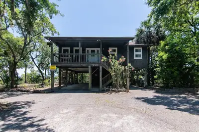 Image de Expansive Marsh Views; Screened Porch/Sun Deck; Easy Beach Access; CableTV/WiFi
