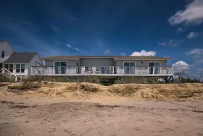 Image de Oceanfront Classic w/ Screened Porch & Sun Deck; Cable Tv & WiFi; Conveniently Located