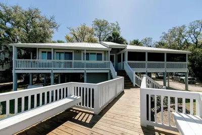 Image de Shrimpers Cove-Waterfront Retreat w/ Private Dock; Pet-Friendly; 3 Blocks from Beach Access
