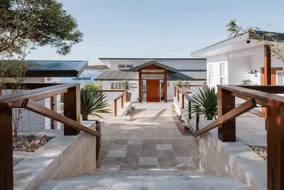 Image de Lobster Pot is Luxurious - offers the complete Coffin Bay Experience - View, Position and Jetty for fishing