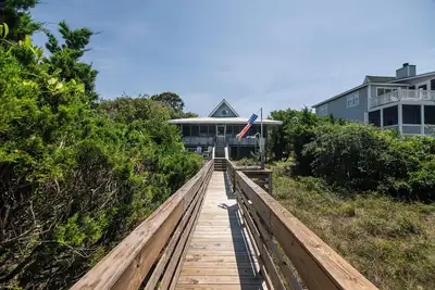 Image de Classic on the St. Helena Sound w/ Sunset Views: Screened Porch: Dolphin Sightings; Cable Tv/WiFi