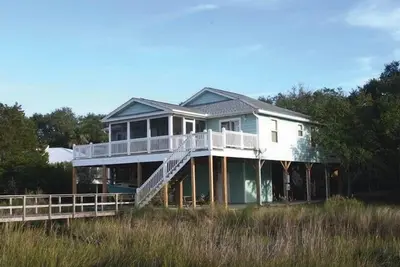 Image de Private Tidal Creek Dock; Expansive Creek & Marsh Views; Minutes to Beach; CableTV & WiFi